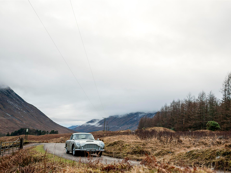 ASTON MARTIN تعيد ابتكار DB5 المتميزة في فيلم جولد فينجر من سلسلة أفلام جيمس بوند